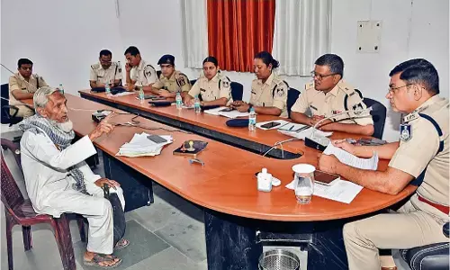 अवैध कारोबार से परेशान है पूरा मोहल्ला अवैध कारोबार से परेशान है पूरा मोहल्ला