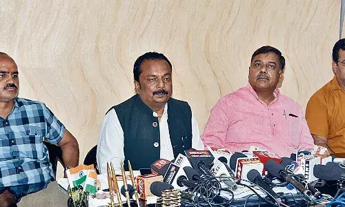 विकास कार्य ठप, झूठी वाहवाही लूट रहे महापौर