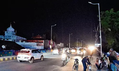 ये कैसी स्मार्ट सिटी:  प्राइम लोकेशन पर ही स्ट्रीट लाइट्स बंद, छाया अंधकार