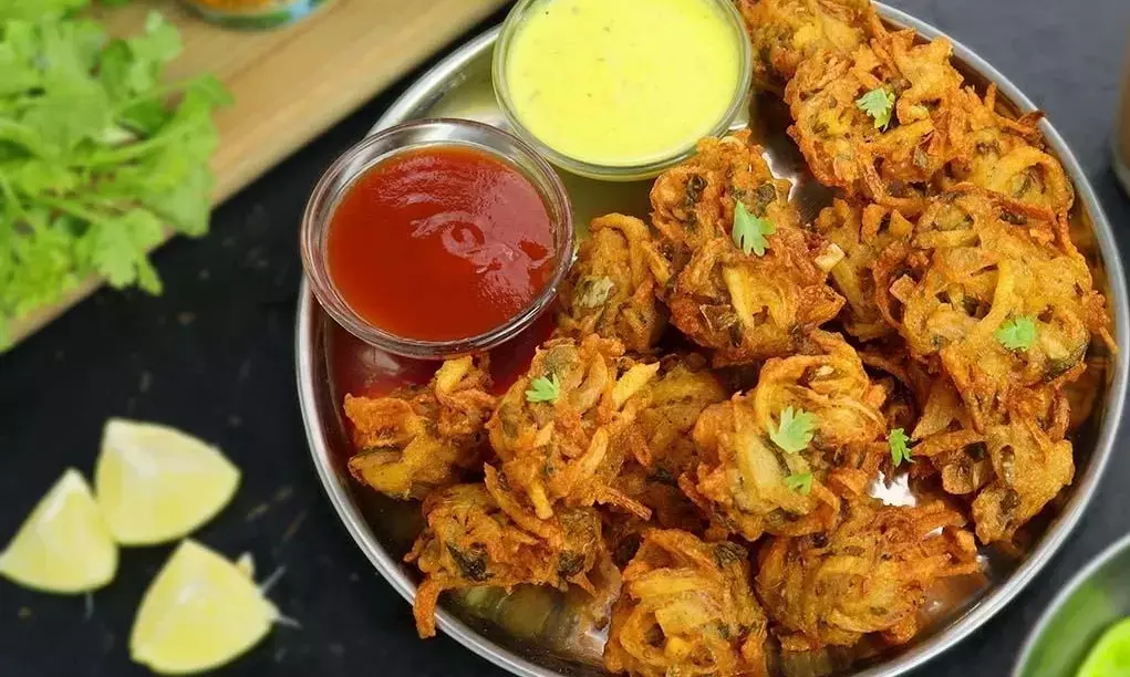 नाश्ते में बनाएं थोड़े डिफरेंट प्याज पकोड़े, इस आसान रेसिपी से