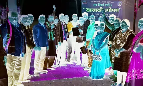 प्रस्तावित बिजली प्रकल्प के विरोध में प्रदर्शन