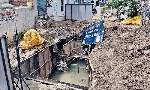 हद दर्जे की लापरवाही: महाराणा प्रताप वार्ड में बुरे हाल, लोगों ने कहा- सड़क पर चलना भी मुश्किल, बारिश में होगी आफत हद दर्जे की लापरवाही: महाराणा प्रताप वार्ड में बुरे हाल, लोगों ने कहा- सड़क पर चलना भी मुश्किल, बारिश में होगी आफत