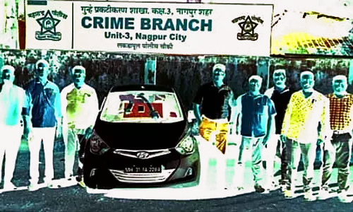 पैर पर चाकू रख कर रील बनाने के चक्कर में पहुंचे जेल