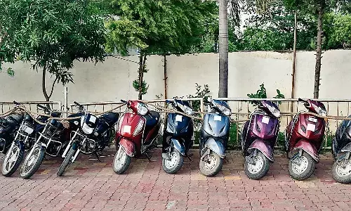 मास्टर चाबी लगाकर चोरी कर लेते थे दो-पहिया वाहन