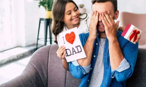 फादर्स डे पर देना चाहते है अपने पिता को गिफ्ट तो, यहां रहे बेहतरीन आईडियाज
