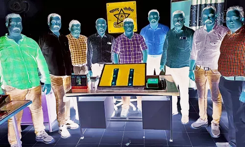 बर्थ डे पार्टी में चाकू लेकर कर रहा था डांस, पुलिस ने दबोचा बर्थ डे पार्टी में चाकू लेकर कर रहा था डांस, पुलिस ने दबोचा