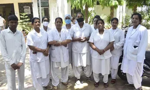 मरीज के अटेंडर ने नर्स से की मारपीट, विवाद थाने पहुंचा, मारपीट करने वालों पर मामला दर्ज मरीज के अटेंडर ने नर्स से की मारपीट, विवाद थाने पहुंचा, मारपीट करने वालों पर मामला दर्ज