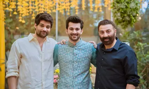 बेटे के शादी फंक्शन में झूमते दिखे एक्टर सनी देओल, किया दिल खोल कर डांस, वीडियो सोशल मीडिया पर वायरल बेटे के शादी फंक्शन में झूमते दिखे एक्टर सनी देओल, किया दिल खोल कर डांस, वीडियो सोशल मीडिया पर वायरल