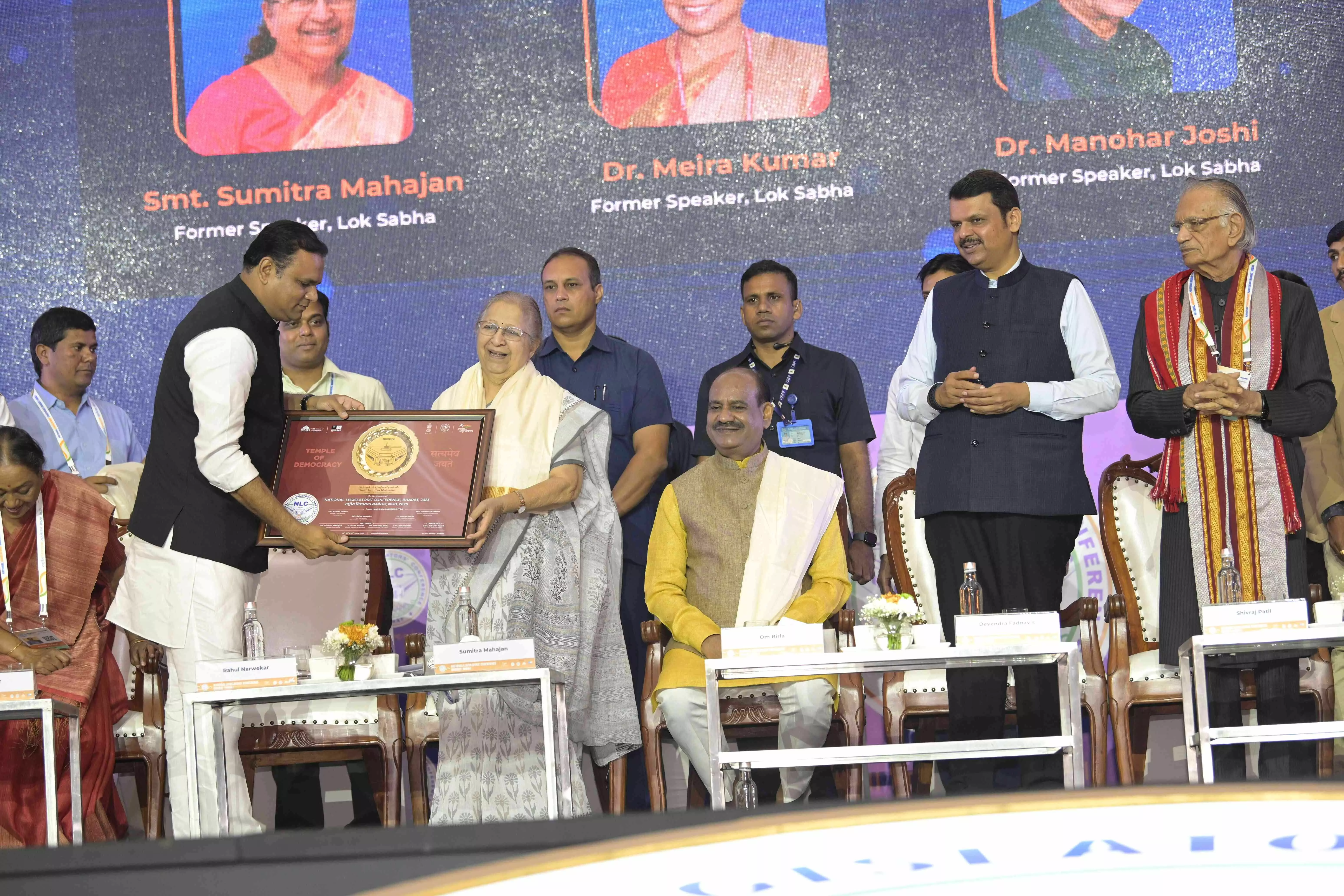 राष्ट्रीय विधायक सम्मेलन : आपसी मतभेदों के बावजूद सदन चलना जरूरी - बिरला राष्ट्रीय विधायक सम्मेलन : आपसी मतभेदों के बावजूद सदन चलना जरूरी - बिरला