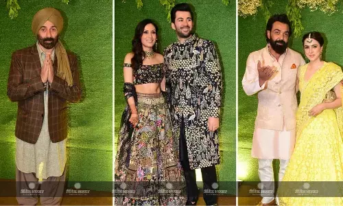 करण देओल की संगीत सेरेमनी रही बेहद खास, तारा सिंह बनकर पहुंचे सनी, पूरे देओल परिवार ने लगाए ठुमके