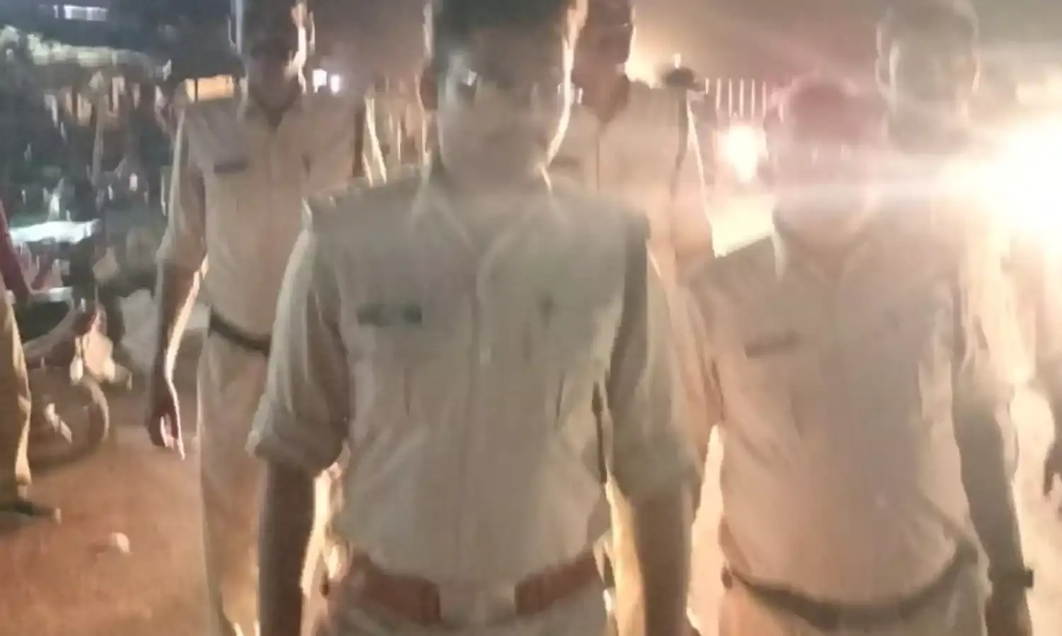 पहाडीखेरा चौकी पुलिस ने निकाला फ्लैग मार्च