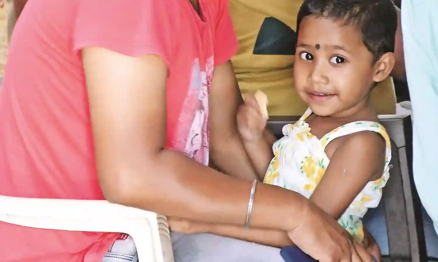पिता की नजर हटी और बच्ची हो गई लापता