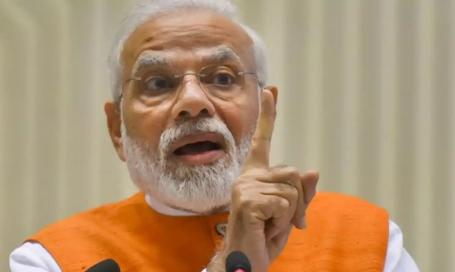 क्या पीएम लोन स्कीम के तहत लोगों को आधार कार्ड पर लाख रुपये का लोन मिल रहा है? जानें सच