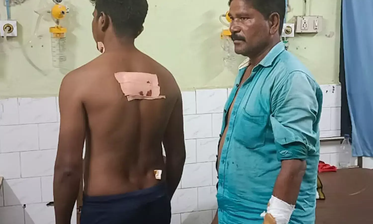 खेत में काम कर रहे दो मजदूरों पर तेंदुए ने किया हमला