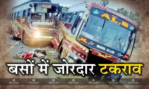 तमिलनाडु के कुड्डलोर जिले में दो बसों में हुई भीषण भिड़ंत, 70 सवारी घायल तमिलनाडु के कुड्डलोर जिले में दो बसों में हुई भीषण भिड़ंत, 70 सवारी घायल