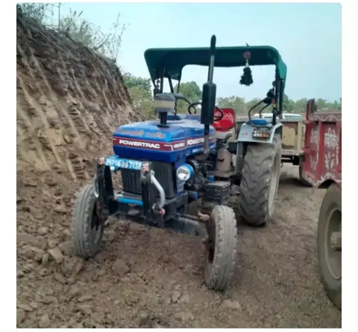 बेेखौफ खनन माफिया,अवैध उत्खनन रोकने पर खनिज टीम पर हमला बेेखौफ खनन माफिया,अवैध उत्खनन रोकने पर खनिज टीम पर हमला