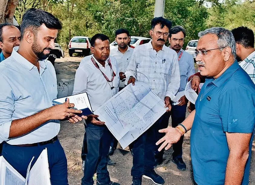 जब उपयोग नहीं तो शासन की जमीन वापस क्यों नहीं कर रहे जब उपयोग नहीं तो शासन की जमीन वापस क्यों नहीं कर रहे