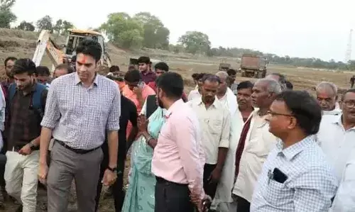 पीएफ और पेमेंट रोका, अब काम से निकालने की धमकी, शिकायत पर कलेक्टर ने तीन दिन के कार्यवाही का दिया आश्वासन