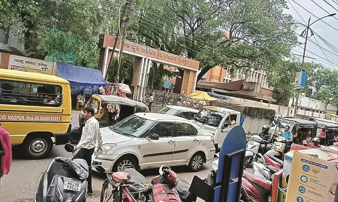 अक्सर जाम - डागा हॉस्पिटल के पास ट्रैफिक का बुरा हाल