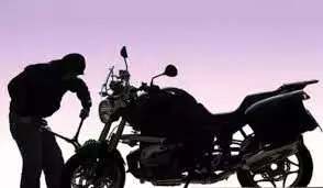 नागपुर से दोपहिया वाहन चुराकर सिवनी में बेचे नागपुर से दोपहिया वाहन चुराकर सिवनी में बेचे