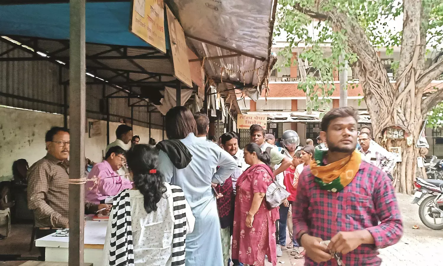 स्टाम्प पेपर की फिर किल्लत, विद्यार्थियों व अभिभावकों को हो रही परेशानी