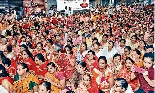 बड़े फुहारा में हुआ कार्यक्रम का आयोजन, बड़ी संख्या में श्रावक हुए शामिल