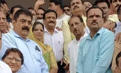 मध्य प्रदेश: भ्रष्टाचार के विरूद्ध सज्जन सिंह वर्मा ने किया शक्तिप्रदर्शन, अलीबाबा और उनके 40 चोरों ने भगवान को भी नहीं छोड़ा मध्य प्रदेश: भ्रष्टाचार के विरूद्ध सज्जन सिंह वर्मा ने किया शक्तिप्रदर्शन, अलीबाबा और उनके 40 चोरों ने भगवान को भी नहीं छोड़ा