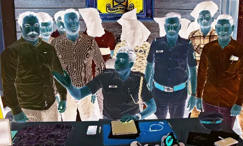 अंतरराष्ट्रीय गिरोह का पर्दाफाश, 6 गिरफ्तार और 4 बैंक खाते सीज अंतरराष्ट्रीय गिरोह का पर्दाफाश, 6 गिरफ्तार और 4 बैंक खाते सीज