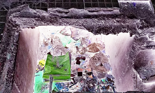 बरसाती पानी के निकलने के रास्ते बंद