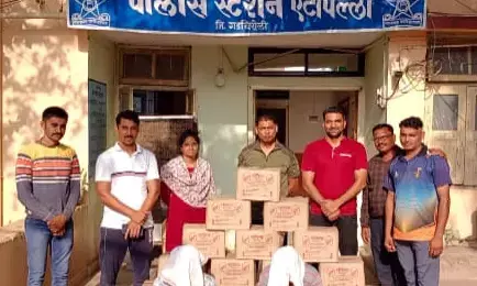 जंगल में छिपा रखी थी शराब, पुलिस की दबिश