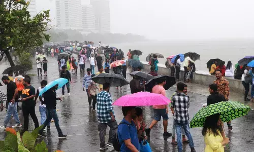 मुंबई सहित पूरे महाराष्ट्र में मानसून सक्रिय मुंबई सहित पूरे महाराष्ट्र में मानसून सक्रिय