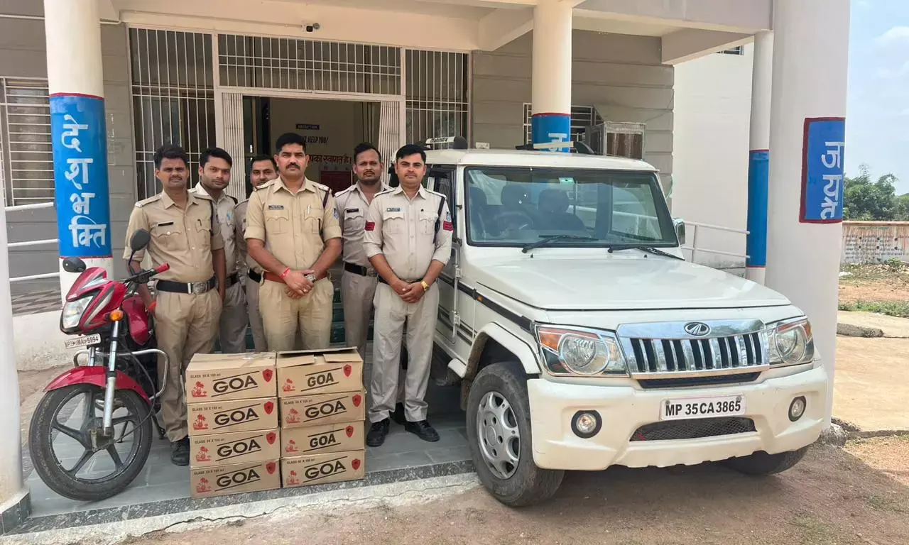 अवैध रूप से बुलेरो से ले जाई जा रही आठ पेटी शराब जप्त, चार के विरूद्ध मामला दर्ज