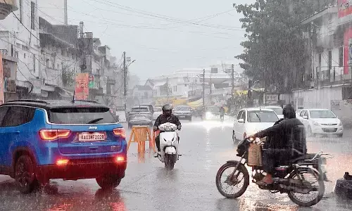 मानसून की दस्तक के साथ पौने दो इंच बरसे बादल मानसून की दस्तक के साथ पौने दो इंच बरसे बादल