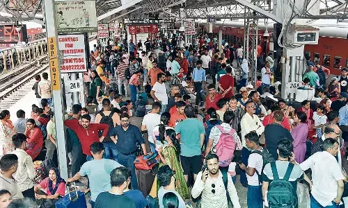 प्लेटफॉर्म में पहुँचने के बाद पता चला कि रीशेड्यूल हुई ट्रेन प्लेटफॉर्म में पहुँचने के बाद पता चला कि रीशेड्यूल हुई ट्रेन