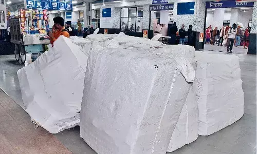 विजिलेंस से लेकर पार्सल विभाग तक में वर्षों से जमे हैं कर्मचारी