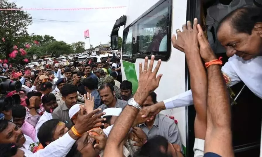 तेलंगाना के मुख्यमंत्री के चंद्रशेखर राव पूरे मंत्रिमंडल सहित सोलापुर पहुंचे तेलंगाना के मुख्यमंत्री के चंद्रशेखर राव पूरे मंत्रिमंडल सहित सोलापुर पहुंचे