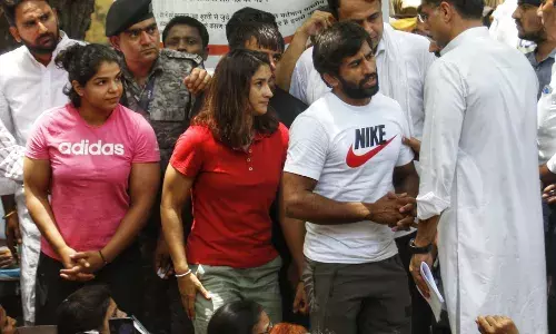 पहलवानों ने कहा : बृजभूषण के खिलाफ लड़ाई कोर्ट में होगी, सड़क पर नहीं