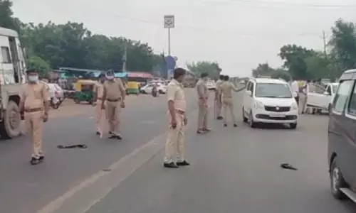 दिल्ली में बाइक सवार हमलावरों ने 70 वर्षीय बुजुर्ग को लूटा, घसीटा दिल्ली में बाइक सवार हमलावरों ने 70 वर्षीय बुजुर्ग को लूटा, घसीटा