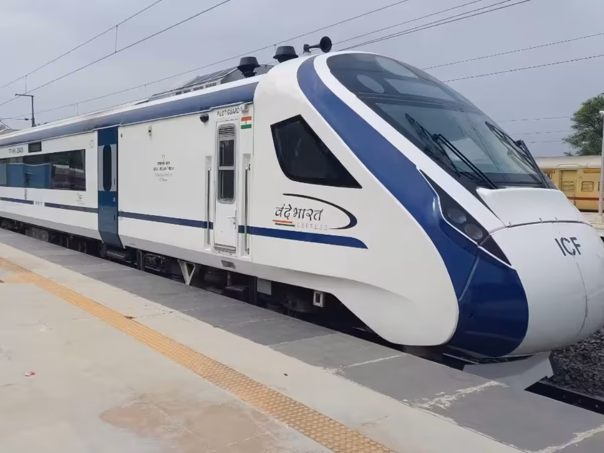 मुंबई को मिली चौथी वंदे भारत एक्सप्रेस, पर्यटन को मिलेगा बढ़ावा मुंबई को मिली चौथी वंदे भारत एक्सप्रेस, पर्यटन को मिलेगा बढ़ावा