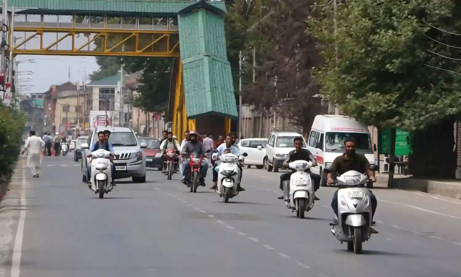 कश्मीर में ईद पर खरीदारी फीकी
