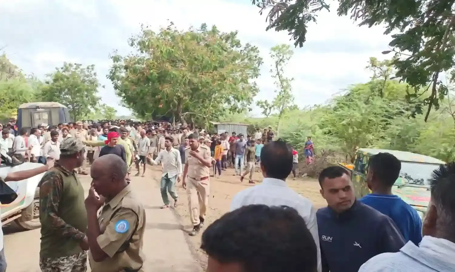 एक के बाद एक चरवाहों का शिकार, ग्रामीणों का गुस्सा फूटने के बाद बेहोश कर बाघ को पकड़ने के आदेश