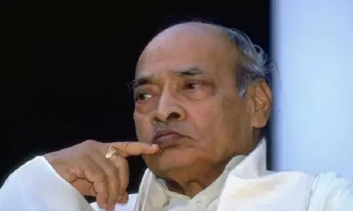 मोदी, खड़गे ने दिवंगत पीएम नरसिम्हा राव को उनकी जयंती पर श्रद्धांजलि दी (लीड-1) मोदी, खड़गे ने दिवंगत पीएम नरसिम्हा राव को उनकी जयंती पर श्रद्धांजलि दी (लीड-1)