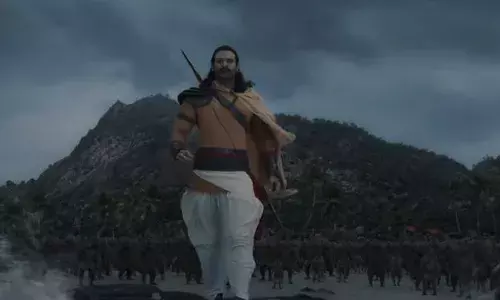 आदिपुरुष को बैैन करने को लेकर सुप्रीम कोर्ट में याचिका दायर