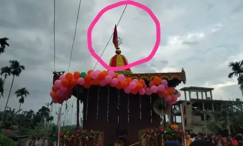 त्रिपुरा में रथ के ओवरहेड बिजी तार से छू जाने से 7 लोगों की मौत, 14 घायल त्रिपुरा में रथ के ओवरहेड बिजी तार से छू जाने से 7 लोगों की मौत, 14 घायल
