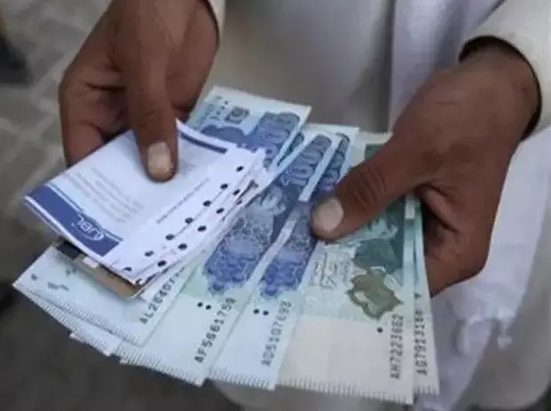 पाकिस्तान की मुद्रा में रिकॉर्ड गिरावट दर्ज पाकिस्तान की मुद्रा में रिकॉर्ड गिरावट दर्ज