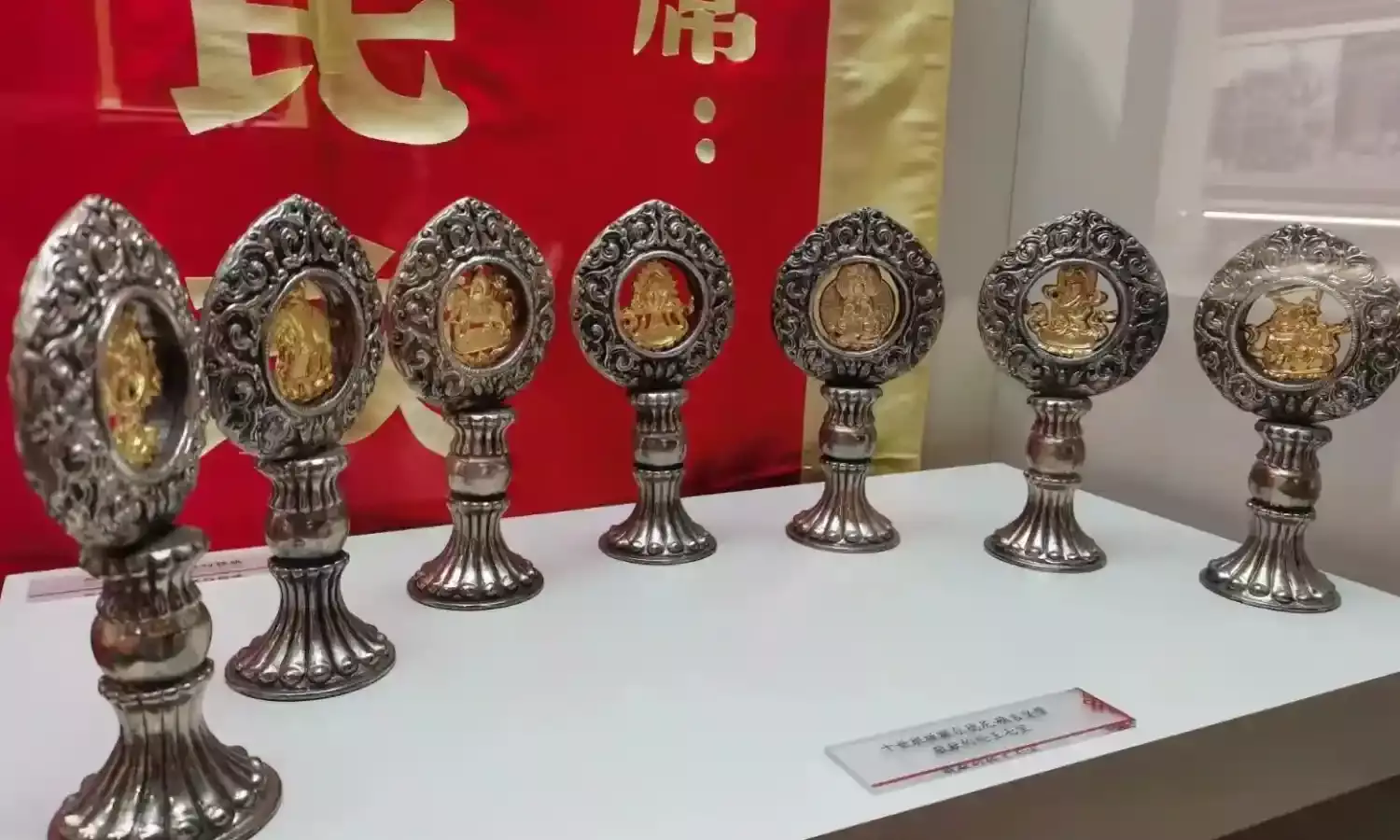 मंगोलियाई और तिब्बती स्कूल：चीन के अल्पसंख्यक अधिकारों का उद्गम स्थल