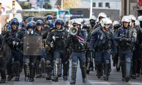 फ्रांस में पुलिस द्वारा एक लड़के की हत्या पर हिंसक विरोध प्रदर्शन, 150 गिरफ्तार