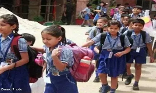 मुफ्त यूनिफॉर्म के फैसले में देरी पर उठे सवाल, विद्यार्थियों को अभी कई महीने करना होगा इंतजार