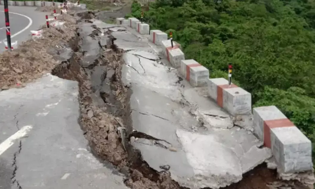 ऋषिकेश-बदरीनाथ राष्ट्रीय राजमार्ग 20 घंटे बाद खुला, 10 हज़ार श्रद्धालुओं को राहत