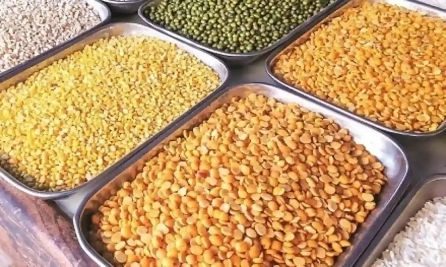 सब्जियों के साथ-साथ दालों के दाम छू रहे आसमान, जनता परेशान